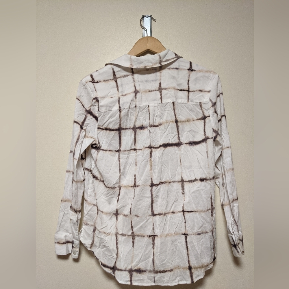 Ecru button-down blouse size m - Picture 3 of 8